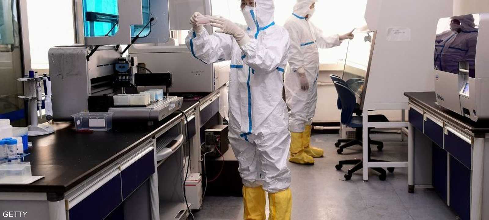 علماء صينيين يختبرون عقارين مضادين للفيروسات.. أرشيفية