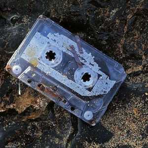 لا يزال شريط الكاسيت يعمل رغم أنه ظل البحر سنوات طويلة