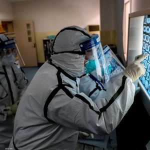 أصيب العشرات من أفراد الطواقم الصينية بفيروس كورونا