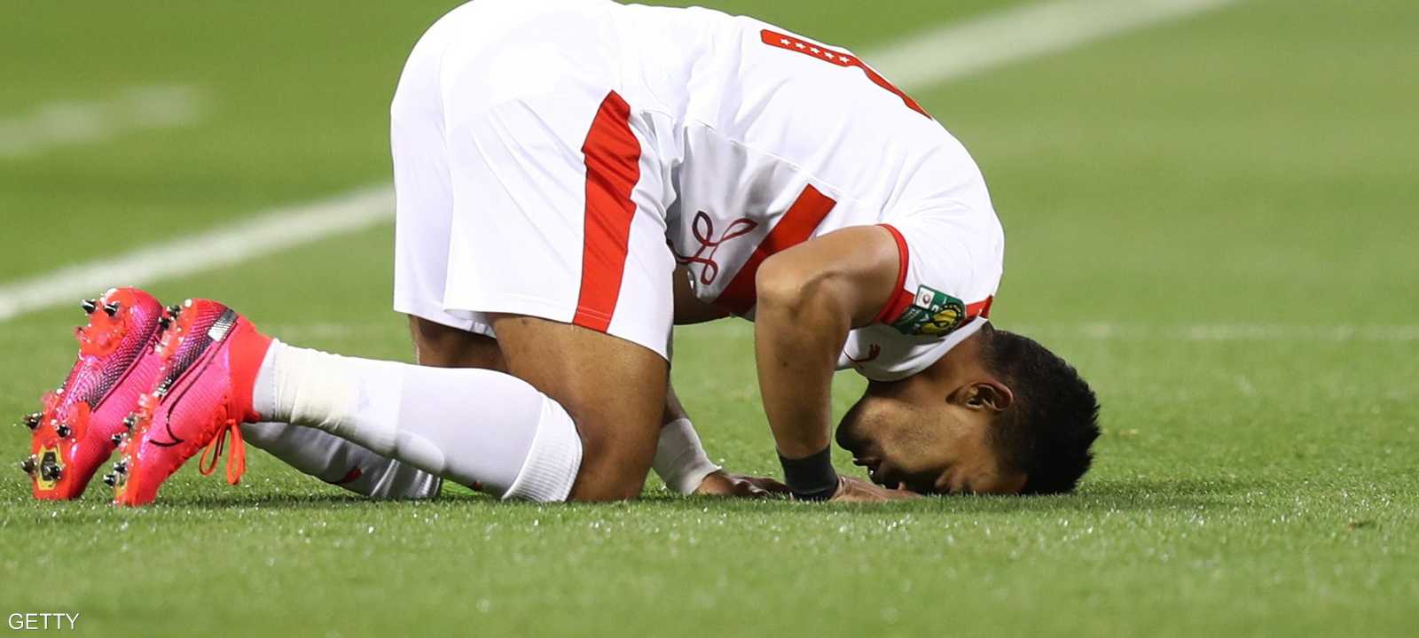 أوباما يسجد شاكرا بعد تسجيله هدف الزمالك الأول