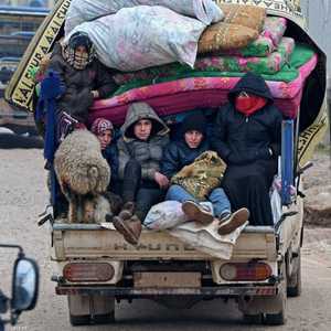 مدنيون يفرون من إدلب