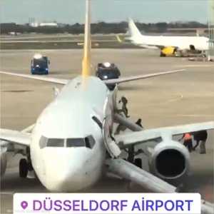 طائرة تركية تهبط اضطراريا