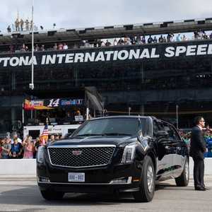 دخل ترامب سباق دايتونا 500 بشكل استعراضي