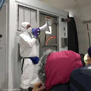 الطائرة حملت مرضى بكورونا وأصحاء في الوقت ذاته