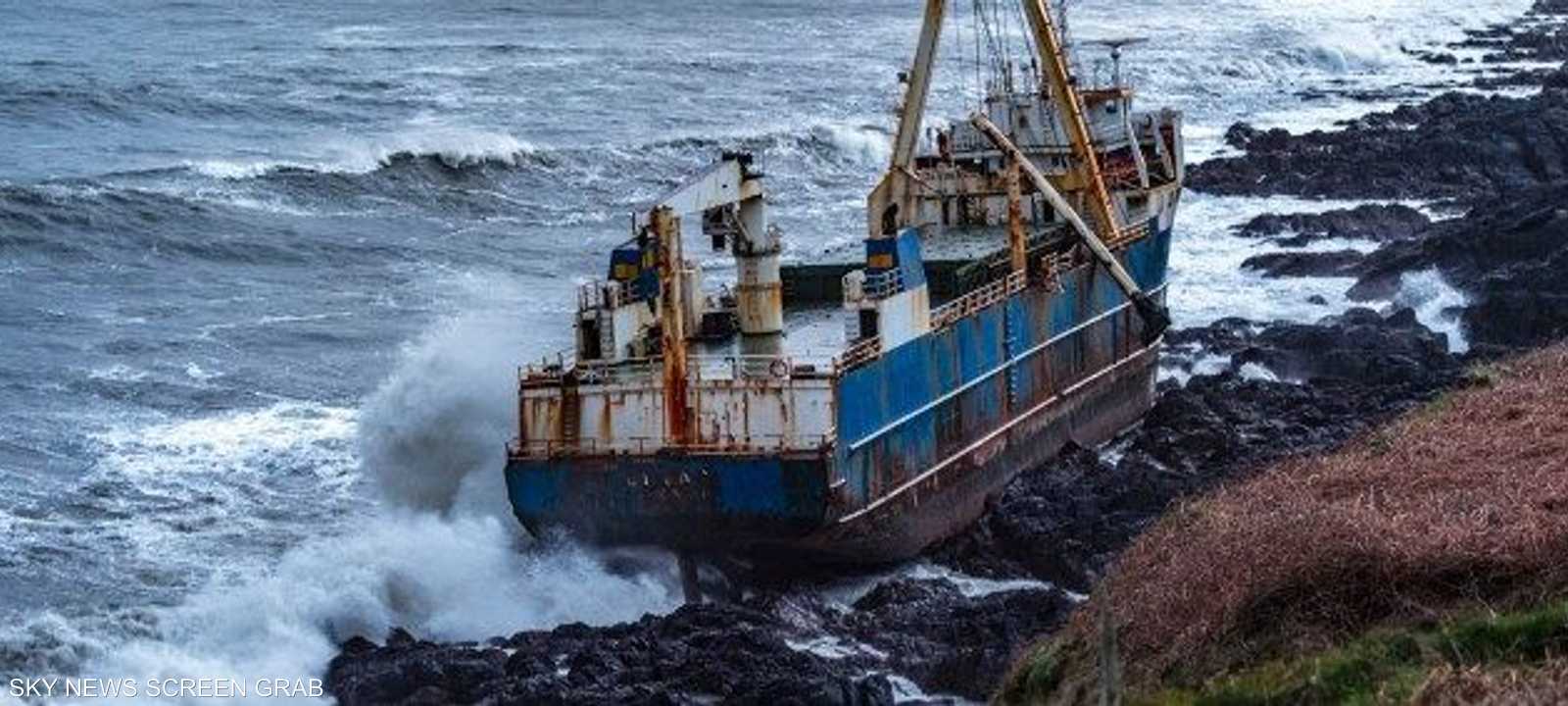 السفينة رست بعد رحلت طويلة على شواطئ إيرلندا