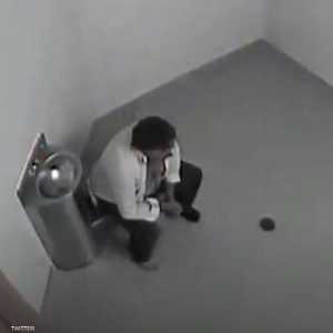 لقطات أثناء احتجاز السجين