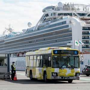 سفينة سفيرة الألماس في ميناء ياباني