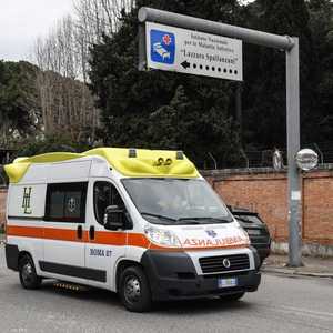 أعلنت السلطات الإيطالية إغلاق المناطق العامة في لومارديا