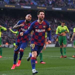 ميسي يقود برشلونة لفوز كبير على إيبار