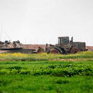 الجرافة التي شاركت في عملية سحب جثمان الشاب شرق غزة