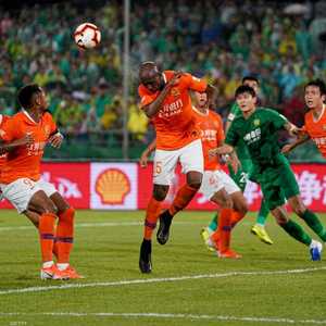 جانب من مباراة لفريق ووهان في الدوري الصيني