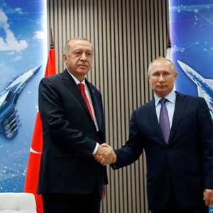 جاء الاتصال بعد نحو 24 ساعة من مقتل 33 جنديا تركيا في سوريا