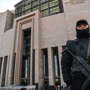 عنصر من الشرطة التركية