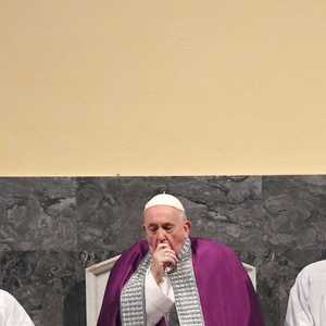 البابا مصاب بالزكام