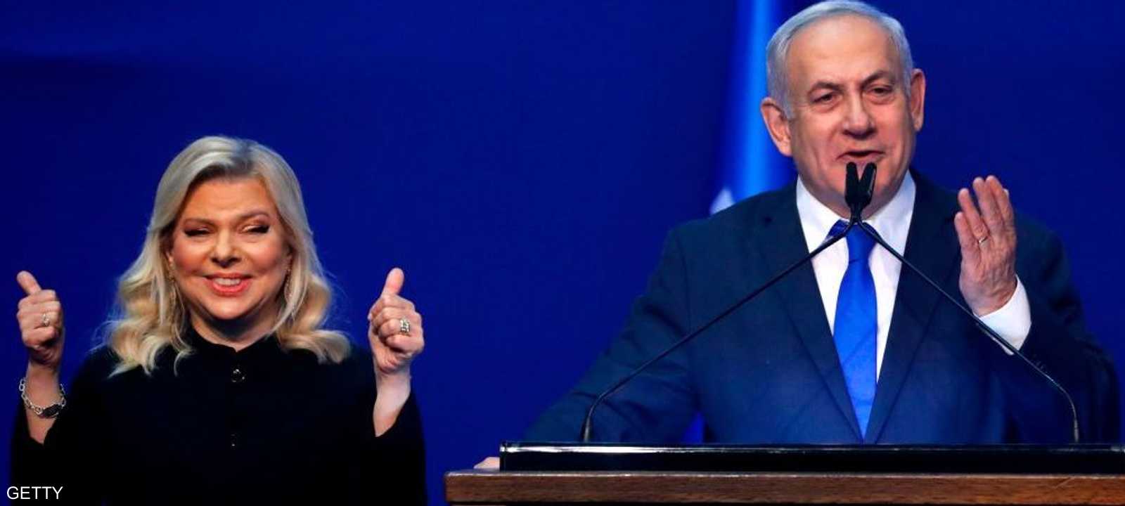 نتانياهو وقرينته يحتفلان