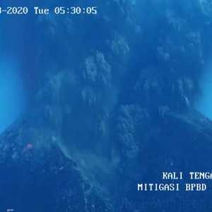 لحظة ثوران أنشط بركان إندونيسي