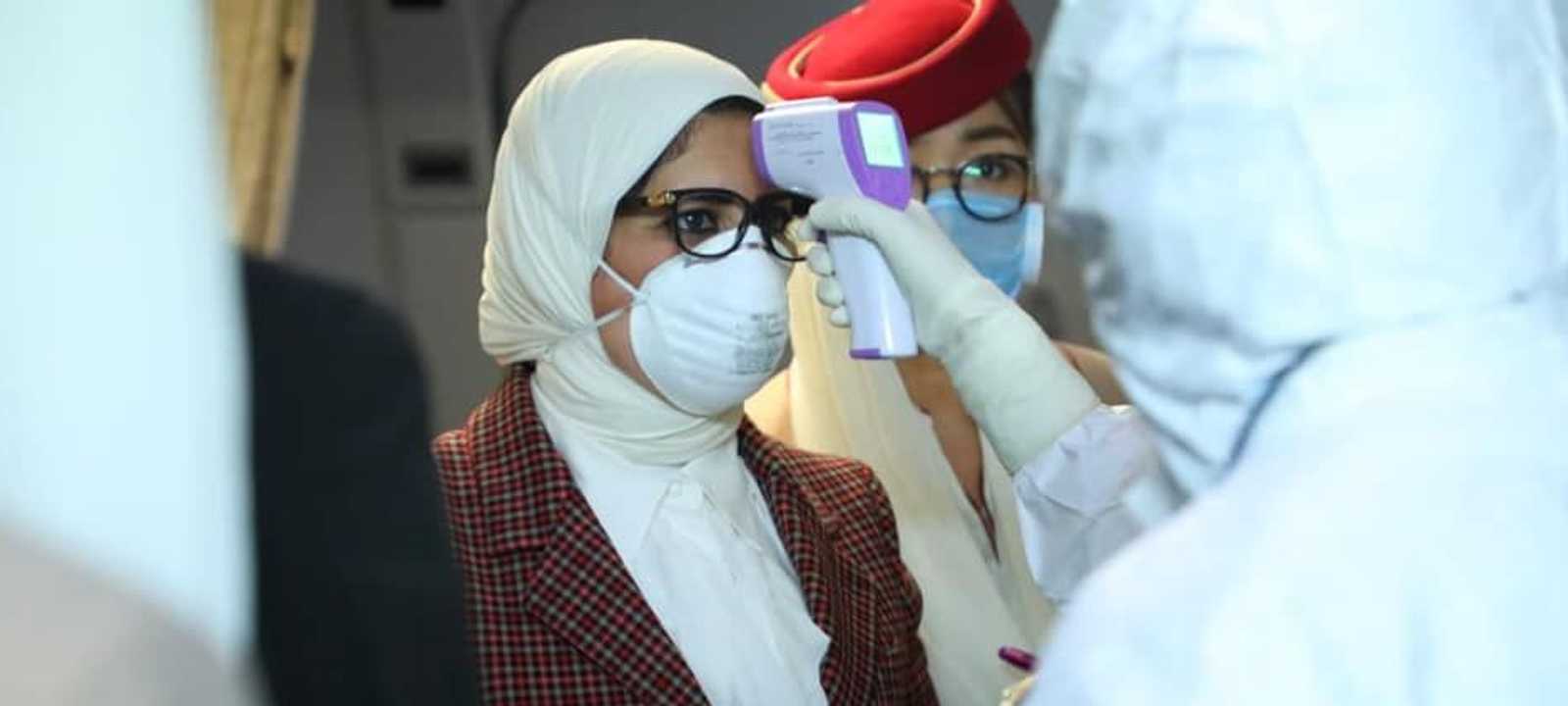 وزيرة الصحة المصرية هالة زايد لدى وصولها مطار بكين