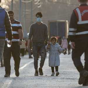 تركيا تحاول دفع 130 ألف لاجئ