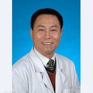 الطبيب مي تشونغ مينغ أصيب بفيروس كورونا أثناء علاج المرضى