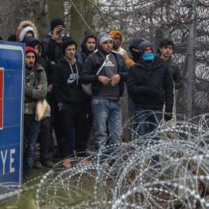 بات كثير من اللاجئين محاصرين على حدود تركيا مع اليونان