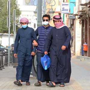 الكويت أعلنت اكتشاف ثلاث حالات جديدة مصابة بالفيروس.