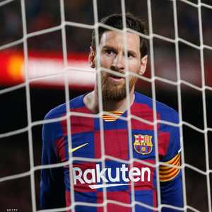 ميسي والشباك.. علاقة من نوع فريد