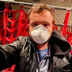 مات سويدر على متن طائرة عسكرية مصرية