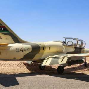 الجيش الليبي استهدف الميليشيات في مطار معيتيقة