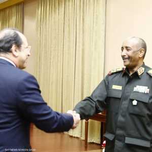 البرهان يلتقي عباس كامل