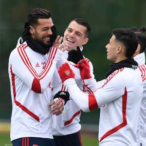 لاعبو أرسنال سيظلون حبيسي منازلهم لمدة 14 يومًا