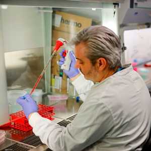 العالم يسابق الزمن لإيجاد علاج لكورونا