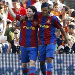 يبدو أن الصداقة مازالت قائمة بين النجمين