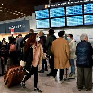 سارع مسافرون لتعديل مواعيد حجز رحلاتهم الجوية.