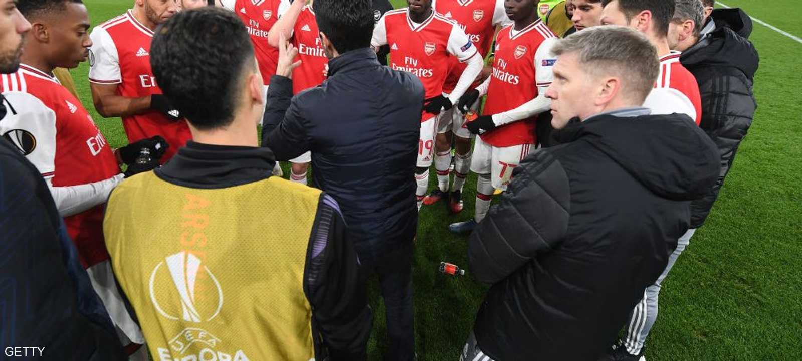 أرتيتا وسط لاعبي أرسنال