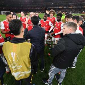 أرتيتا وسط لاعبي أرسنال