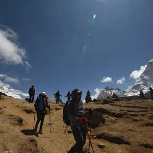 جبل إيفرست يقع بين إقليم التبت الصيني ونيبال