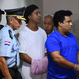 رونالدينيو في قبضة شرطة باراغواي