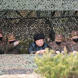 ظهر زعيم كوريا الشمالية في الصورة بدون قناع