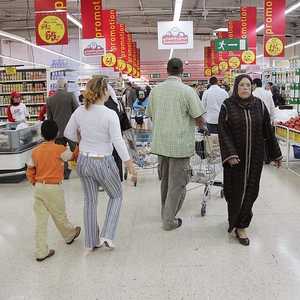 شهدت محال تجارية إقبالا كبيرا من المصريين.. أرشيف