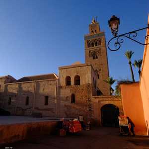 المغرب وتركيا يعلقان الصلاة في المساجد