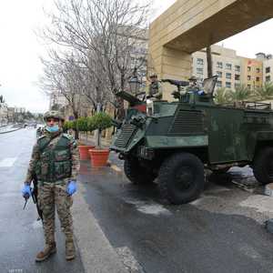 جندي أردني يقف في أحد شوارع عمان