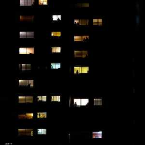 باريسيون في منازلهم تطبيقا للعزل الصحي