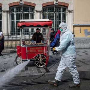 جانب من عمليات تعقيم الشوارع في إسطنبول