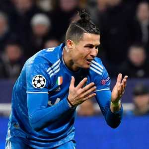 كورونا قد "تضرب" راتب رونالدو