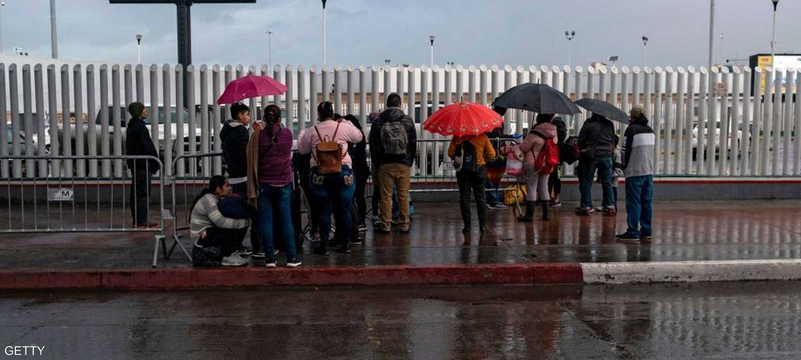 طالبو لجوء على الحدود بين المكسيك والولايات المتحدة