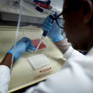 العلماء يسابقون الزمن لاكتشاف لقاح لكورونا