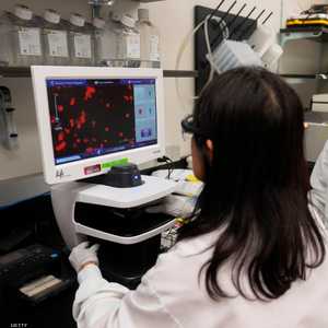 العلماء يسابقون الزمن لإيجاد دواء لمرض كورونا