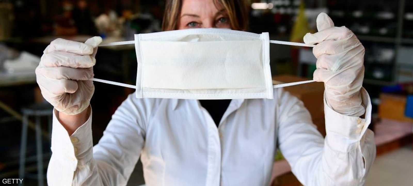 التشيك قالت إنها تعمل من أجل إعادة أقنعة الوجوه لإيطاليا