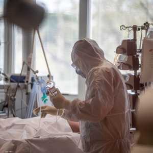 العلماء يسابقون الزمن لتطوير دواء أو لقاح لفيروس كورونا