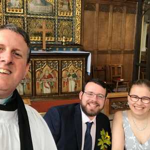 تمت إجراءات الزفاف في كنيسة القديس ماثيو في والسال